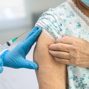 Annual flu jab in HF patients may lower hospitalization, pneumonia risk