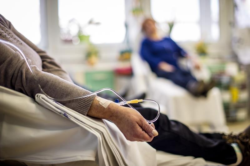 Pegfilgrastim on-body injectors (OBI) are as effective as traditional injection for the prevention of severe neutropaenia (SN