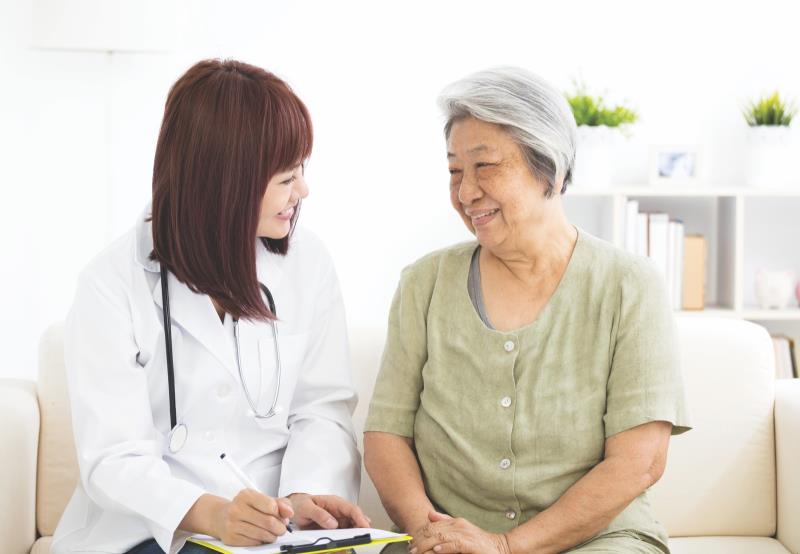 Primary endocrine therapy vs surgery: Comparable survival in older Chinese breast cancer patients