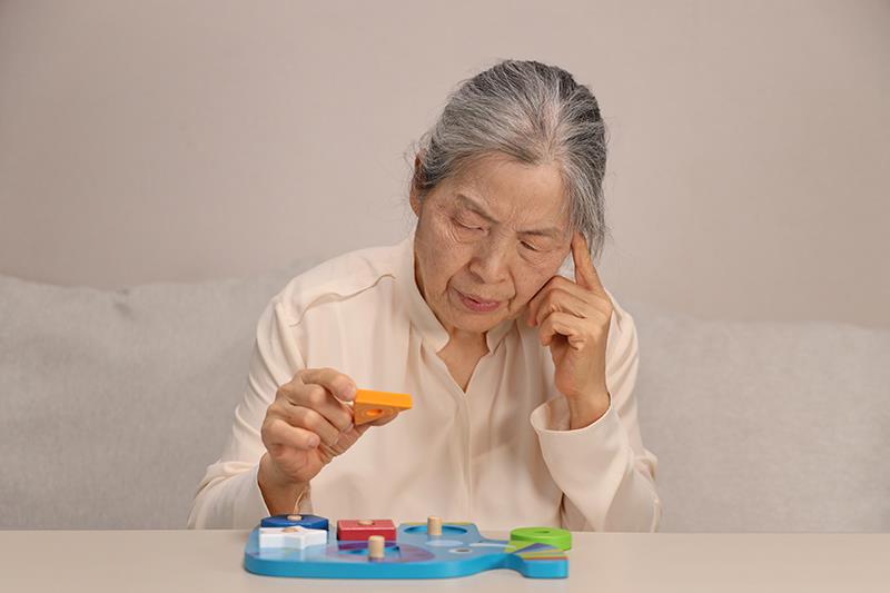 Individuals with cardiovascular disease (CVD) may derive more benefits from adherence to healthy lifestyle behaviours, which 