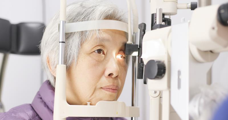 Lipid-lowering drugs appear to exert a beneficial effect on age-related macular degeneration (AMD) but only in the presence o
