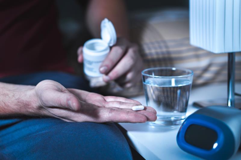The use of melatonin appears to exert some protective effect on the risk of age-related macular degeneration (AMD) incidence 