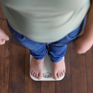 Obesity persists in axSpA, especially in socially deprived patients