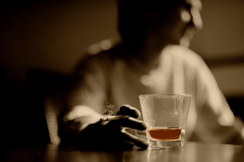 Alcohol use disorder linked to suicide mortality in men, women