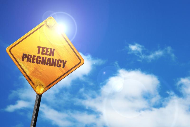 Does teen pregnancy foretell subsequent risk of premature death?